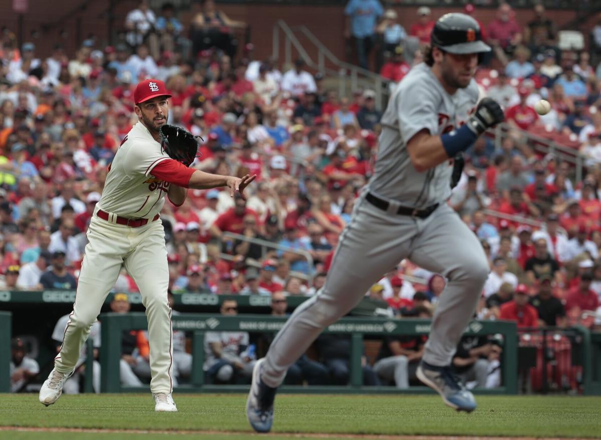 Cards' skid at 8 as Wainwright returns, Tigers win 6-5 in 10