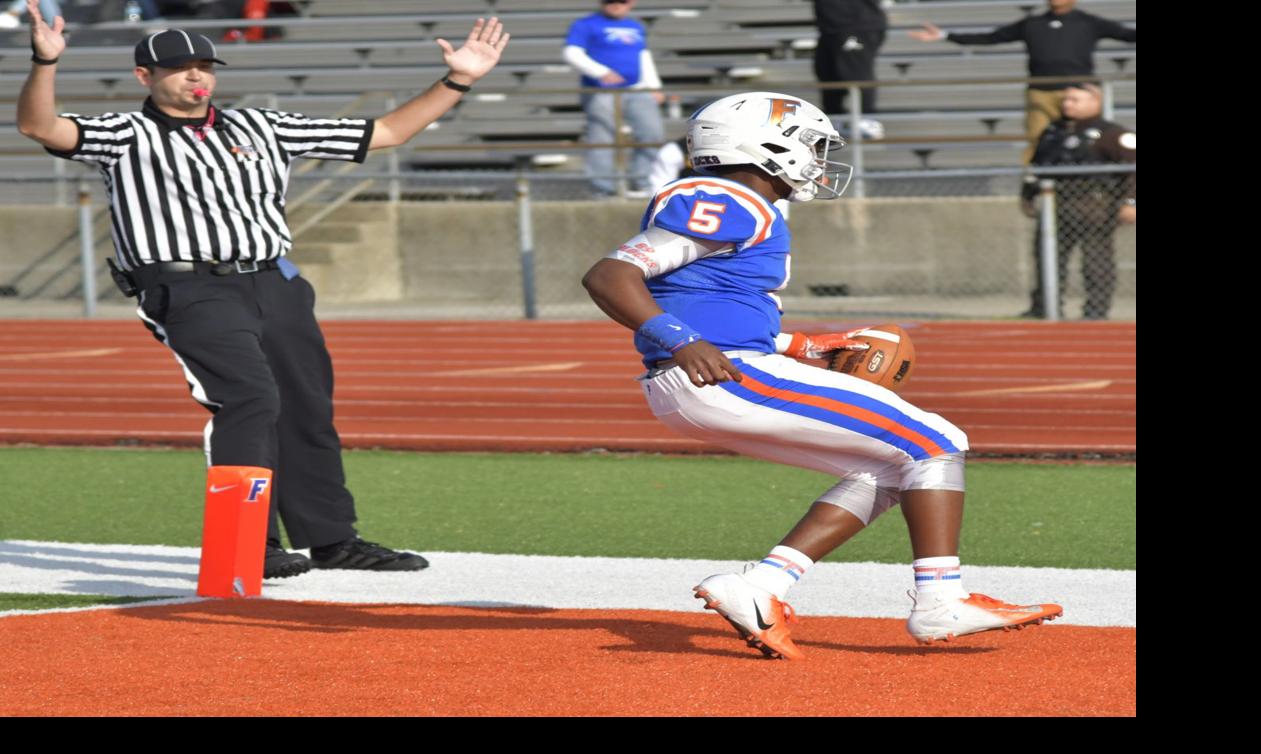 East St Louis Defense Shines In Playoff Opening Rout Of Hoffman