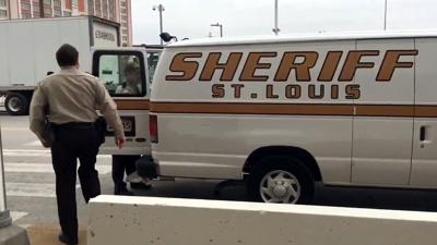 Sheriff's deputies arrest fleeing man