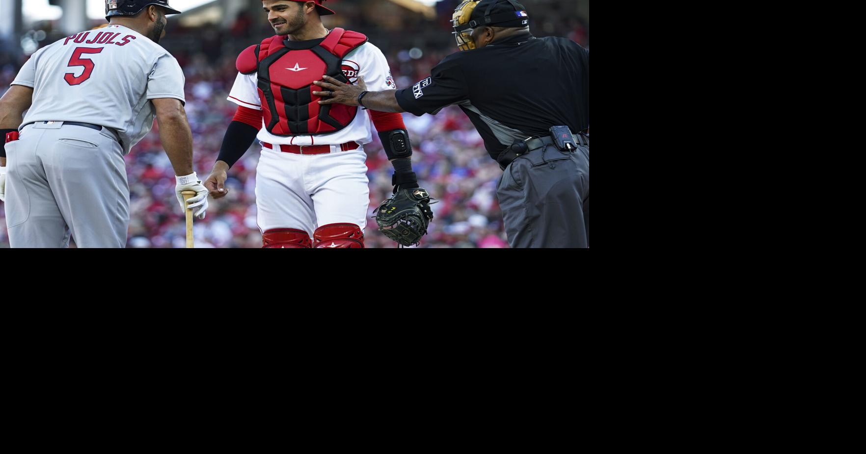 Pujols returns to Cardinals, gets standing ovation in Jupiter