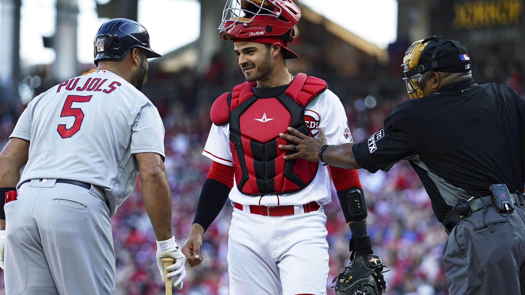 Pujols gets a standing ovation, just like Detroit's Cabrera