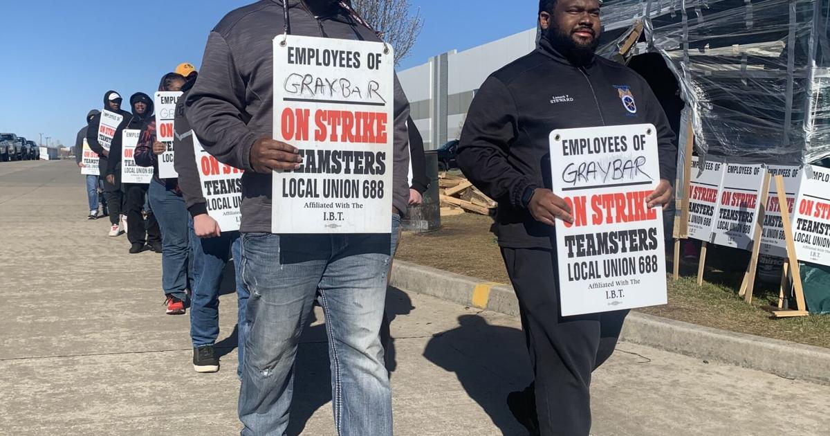 Local Teamsters endorse Harris-Walz ticket, ignoring national union’s ...