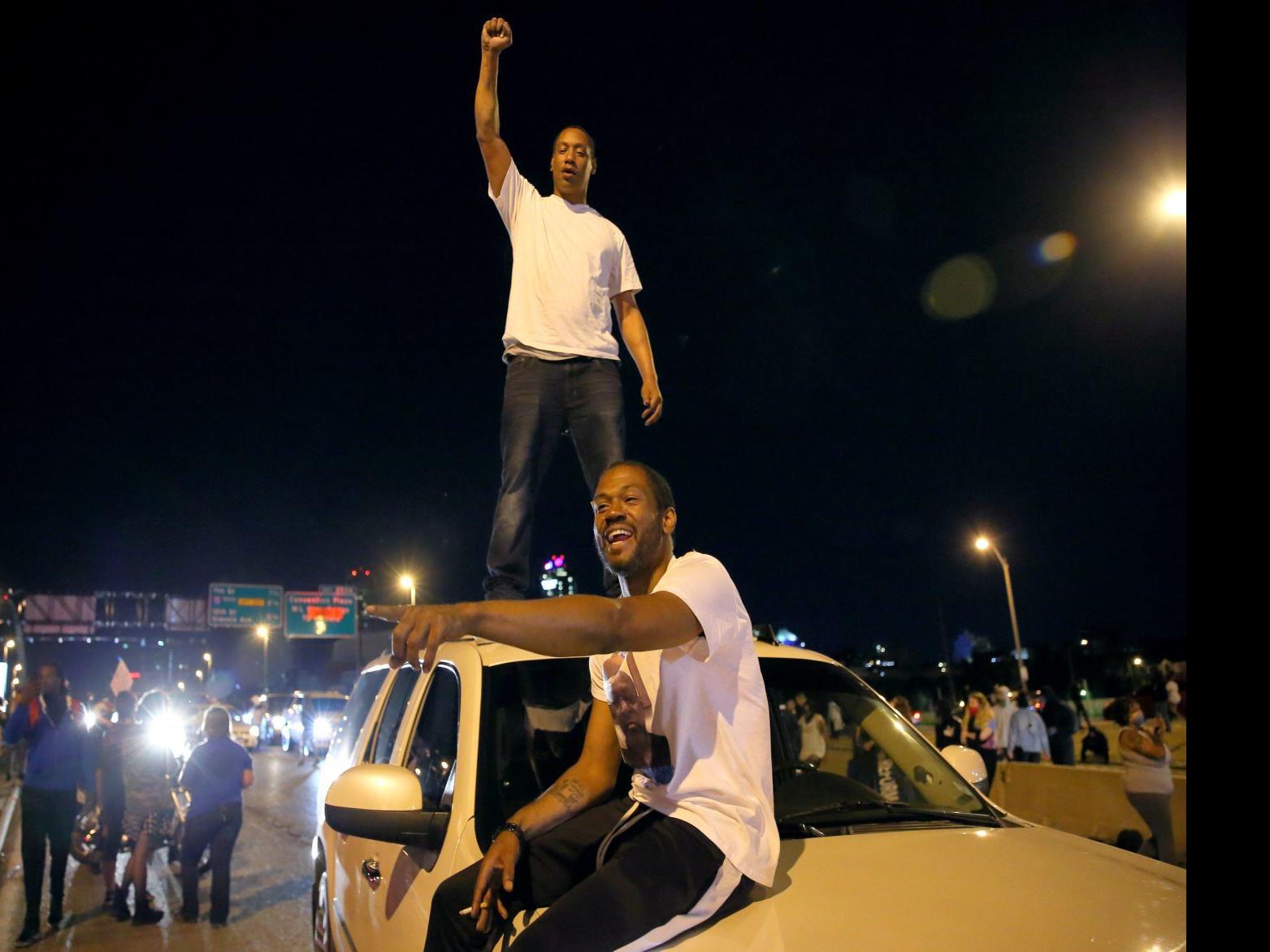 Protesters Block St Louis Interstate For Hours Before Gunshots