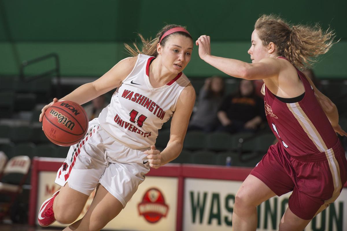 Washington U Women S Basketball Is Adjusting To New Style