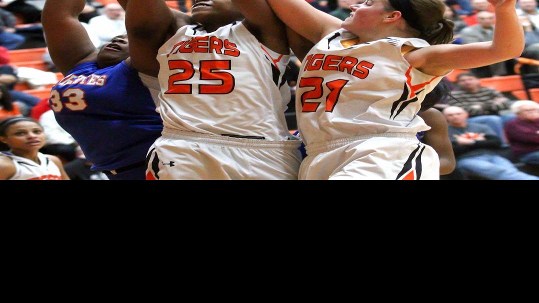 Edwardsville Steps Up Pressure Knocks Off East St Louis Girls 