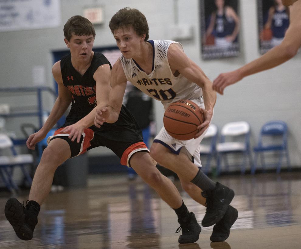 Freeburg-Columbia Holiday Tournament: Waterloo 64, Valmeyer 53 | Boys