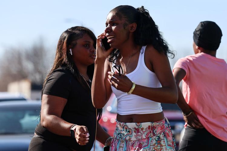 �����Ӱ�ԭ�� Police investigate a shooting on Cass Avenue and North 13th Street