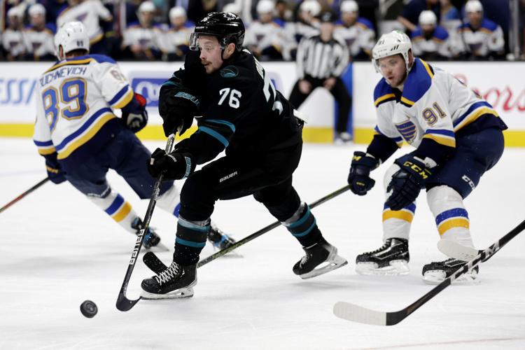 Thomas extends points streak to lead Blues past Sharks 3-1