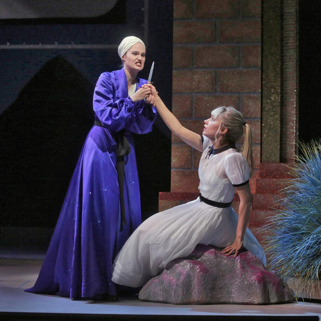 Opera Review Opera Theatre S Magic Flute Is More About Dance Than Singing Theater Reviews Stltoday Com