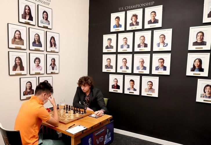 US Chess on X: FM Hans Niemann went 12-0 to win the #K12ChessChamps blitz  tournament. Does anyone notice anything strange about this photo 🤔   / X