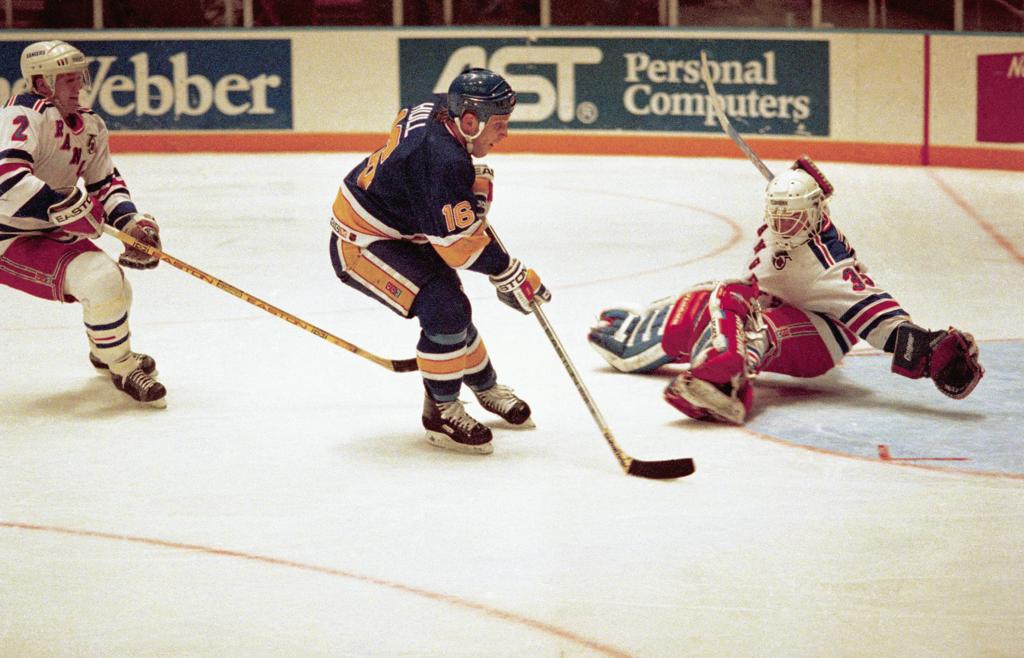 Brett Hull Talks About The Arena Keenan And Cockroaches In Candid