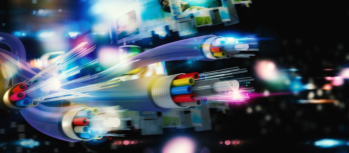 Connection with the optical fiber
