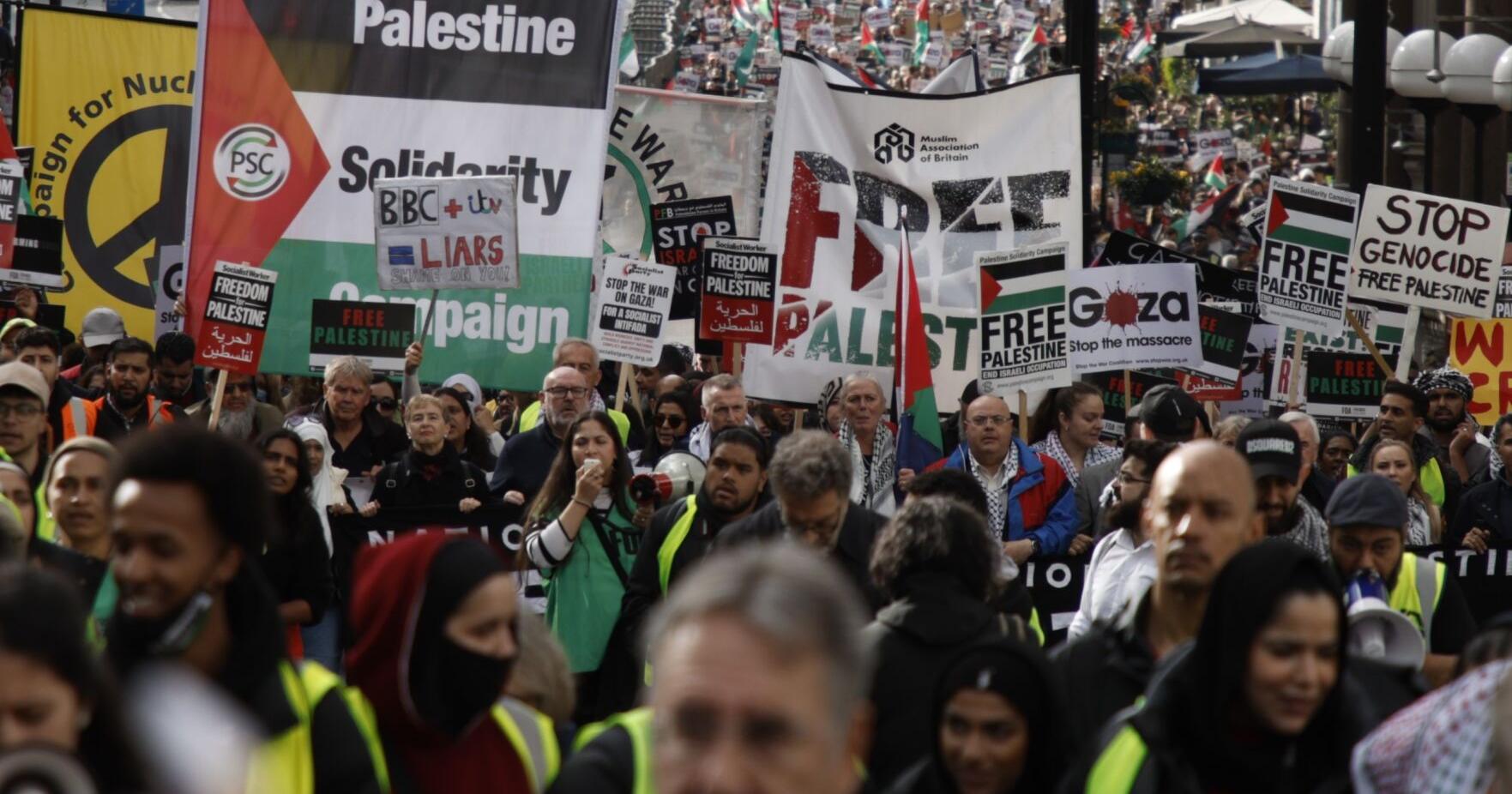 Tens of thousands of pro-Palestinian protesters march in London as Israel-Hamas war roils the world - Vimarsana News