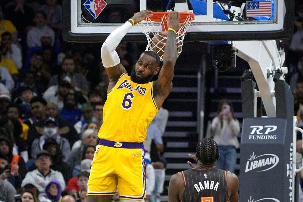 LeBron James makes 'greatness look easy' vs. Lakers