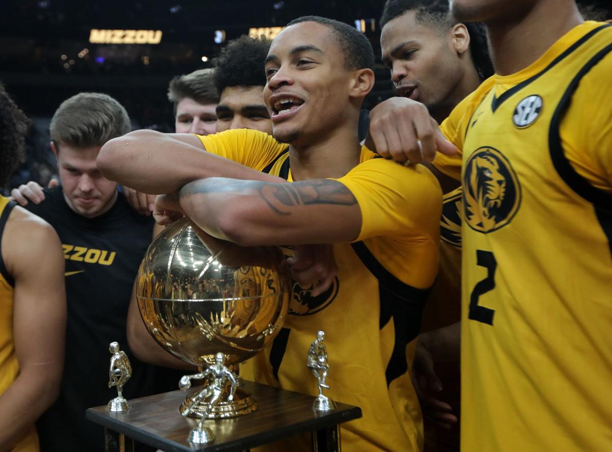 All Mizzou In The Lou Tigers Take Down Illinois To Capture