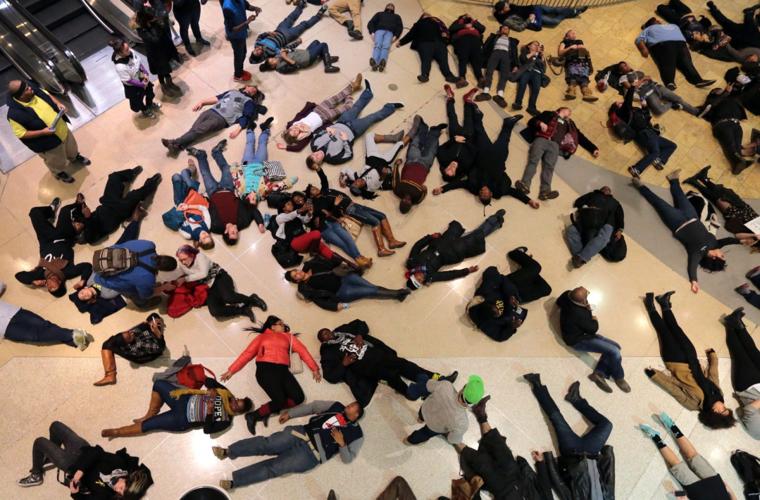 Protesters force Black Friday store closures at Chesterfield Mall