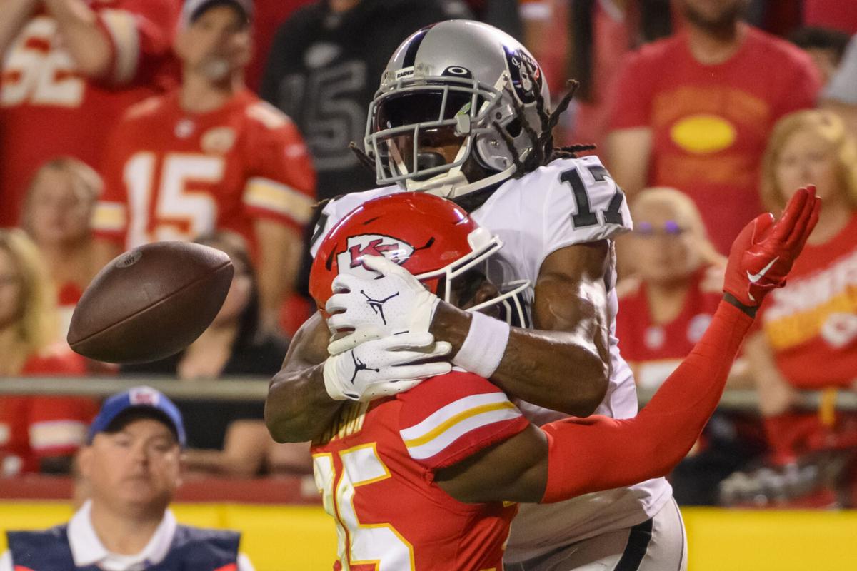 Raiders WR Davante Adams apologizes after shoving man in KC