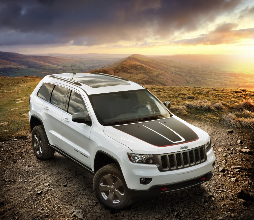should i get a jeep wrangler or grand cherokee