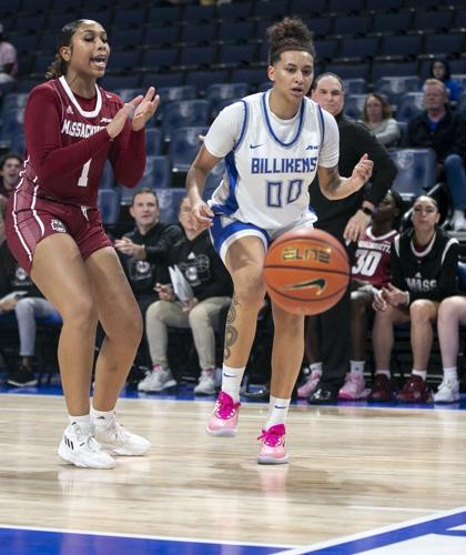 Women's basketball: St. Louis University defeats University of Massachusetts