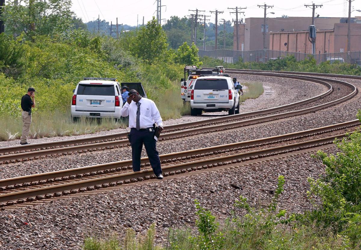 Decomposed Remains Found Near Train Tracks Along Manchester Avenue In St Louis Law And Order Stltoday Com