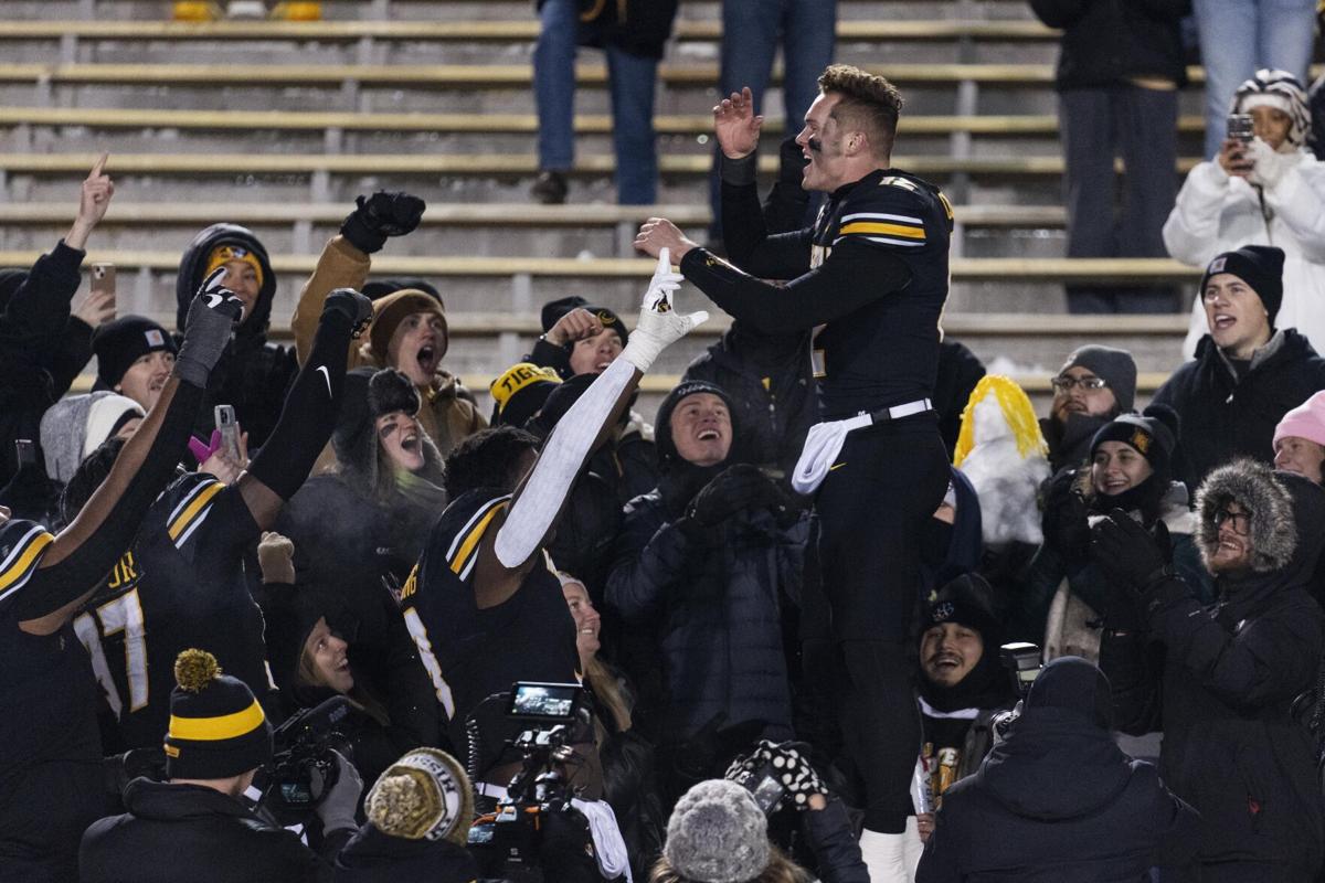 ESPN to unveil college football playoff field, Mizzou and Illinois bowl