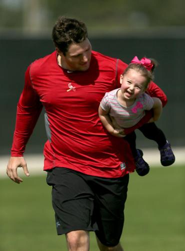 St. Louis Cardinals pitcher Lance Lynn and daughter Mia