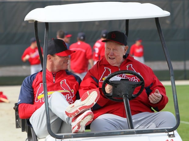 St. Louis Cardinals centerfielder Jim Edmonds sets up to make a