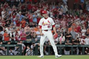 Cardinals kick off series against the Giants