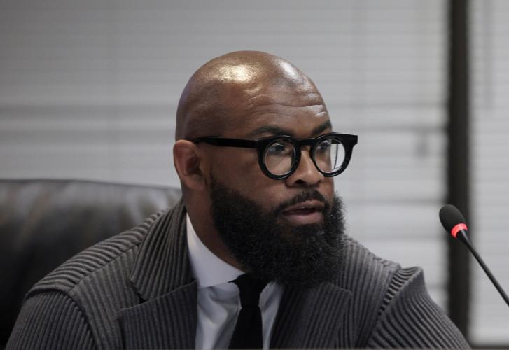 SLPS holds board meeting and swears in new member