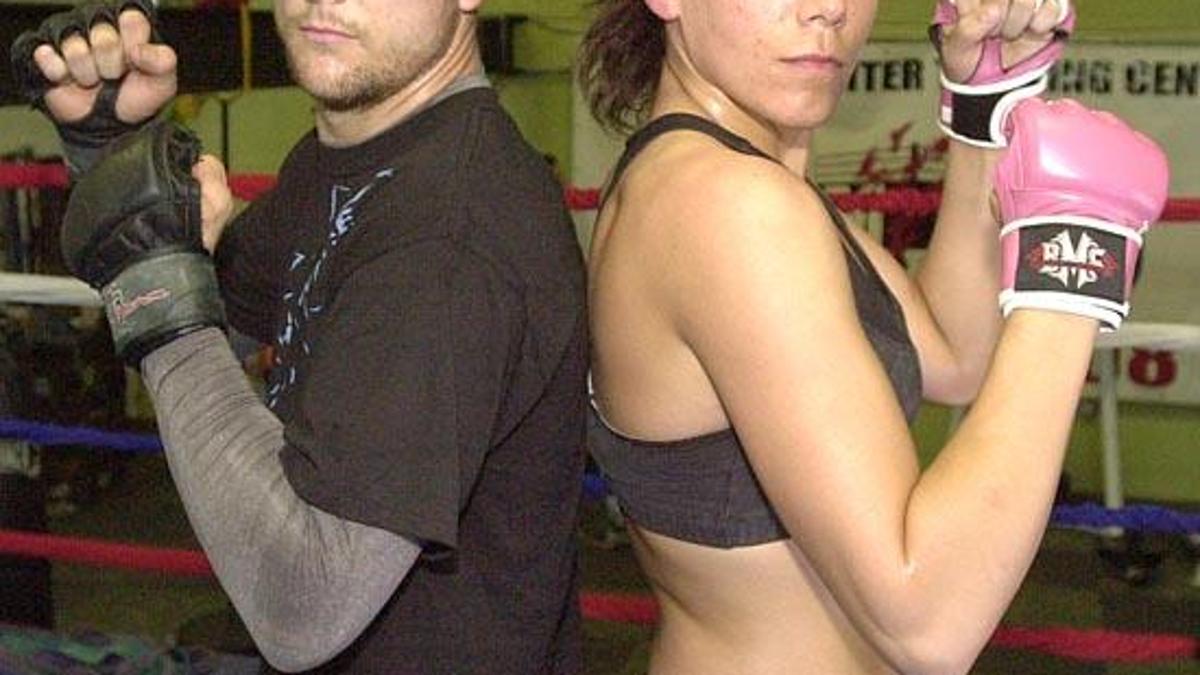 A Loving Couple In Arms Illinois Suburban Journals Stltoday Com