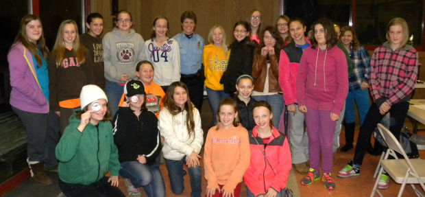 Cop chats with girls about law enforcement