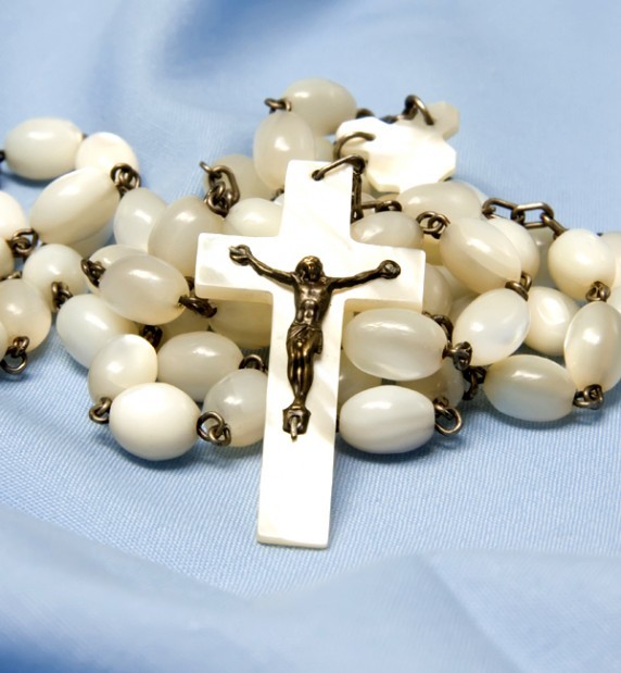 Teen's suspension over rosary beads stirs debate