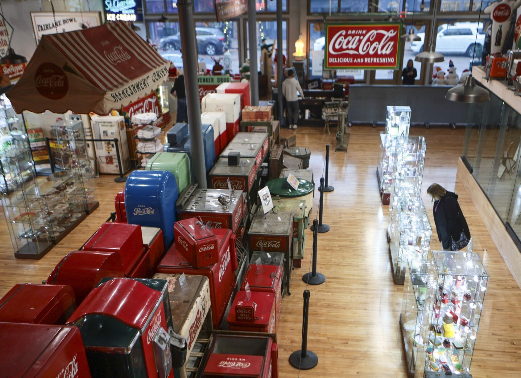 【新品電池】Coca-Cola tank ヴィンテージ 稼働品 美品 The new retro cans remind me of my days as a Pepsi truck driver. Y