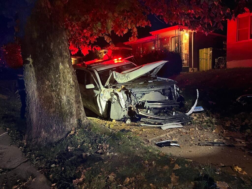 Police SUV stolen, crashed into tree after carjacking suspect escapes custody