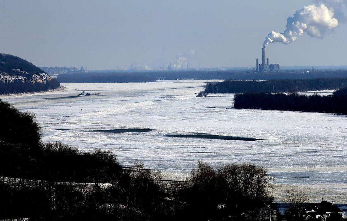 Ice jams confluence of Mississippi, Illinois rivers at Grafton