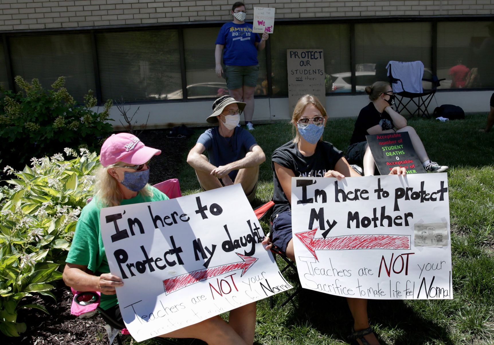 Teachers And Parents Protest The Reopening Of Schools In St. Louis ...