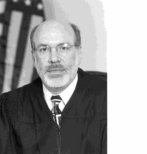 Longtime Illinois federal judge to retire