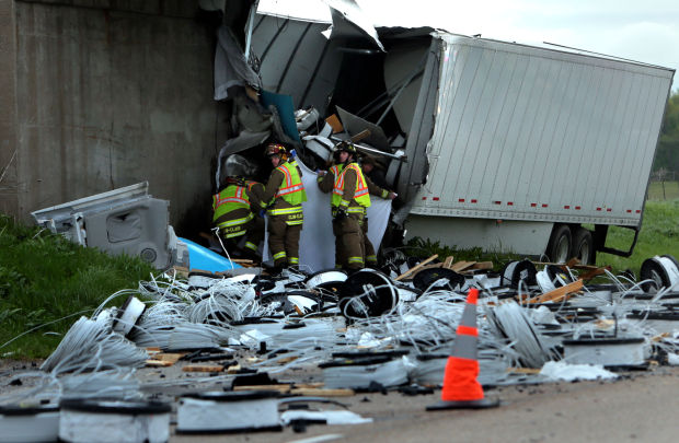 Two Die When Tractor Trailer Crashes Into Bridge Overpass Near New Baden 8213