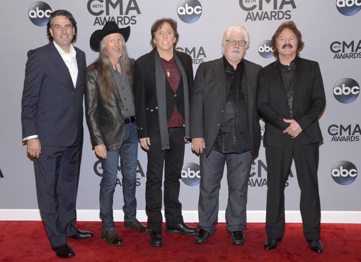 Patrick Simmons, John McFee, Michael McDonald, Tom Johnston