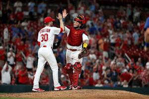 Cardinals sign reliever Chris Stratton to one-year deal ahead of 'tender' deadline