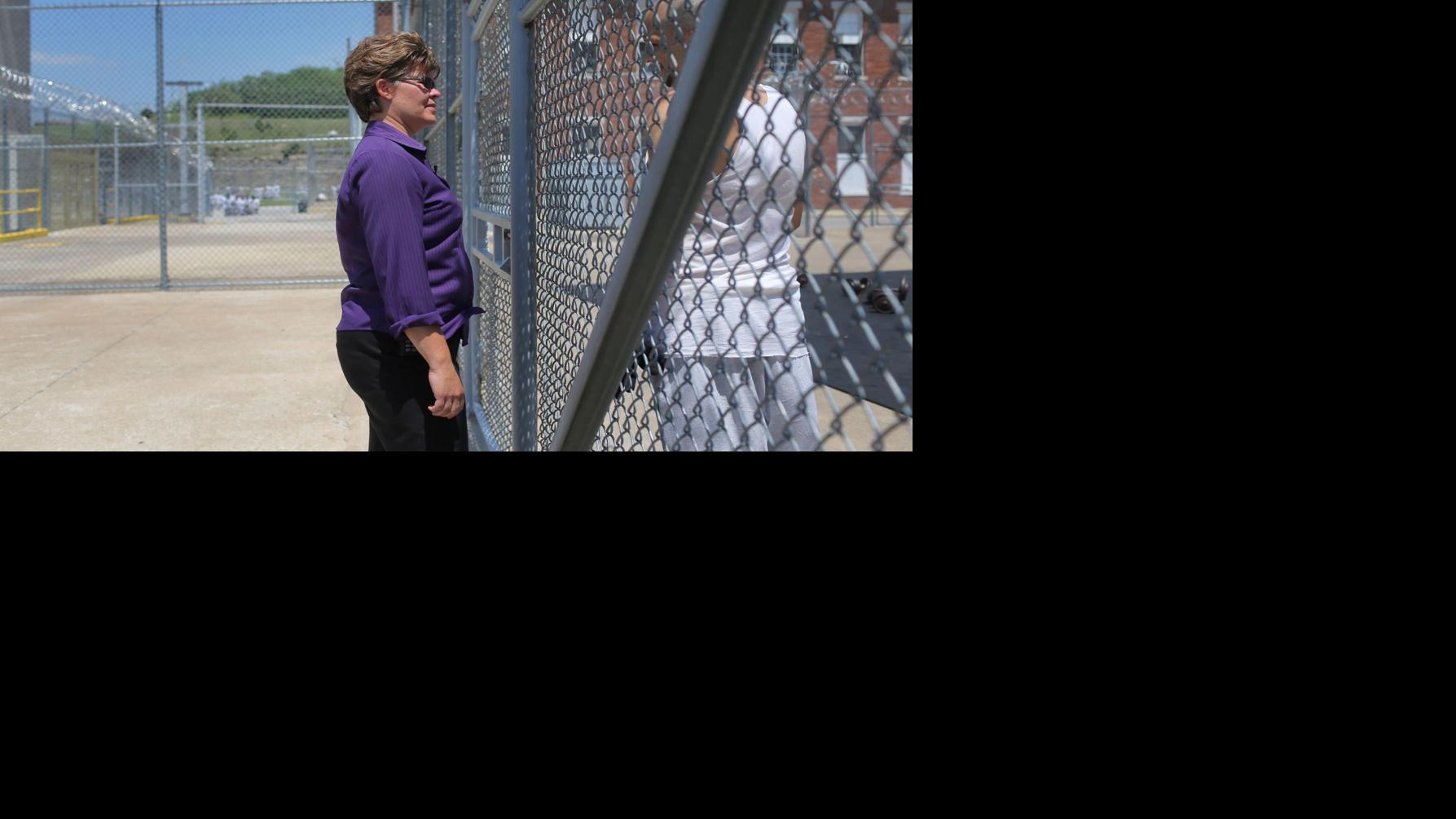 First Female Warden Of Maximum Security Menard Prison Worked Way Up In System Illinois 