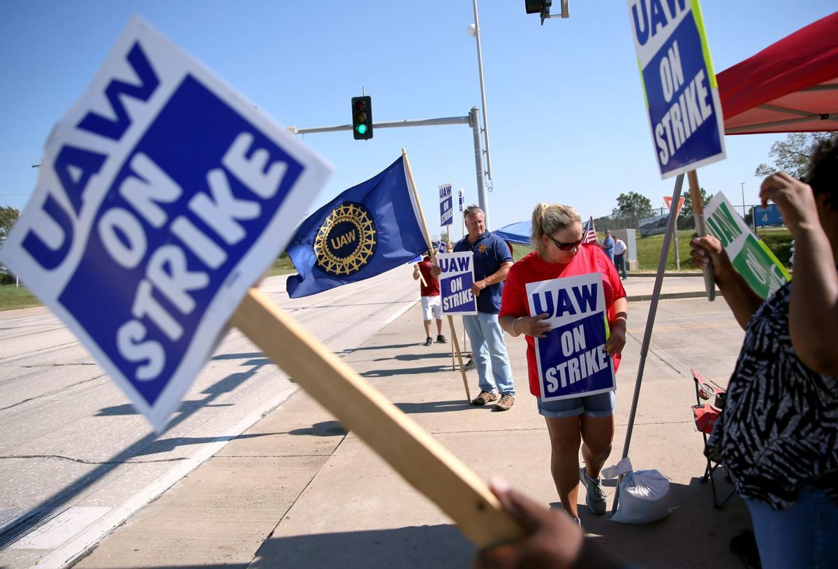 UAW workers continue strike at Wentzville GM plant