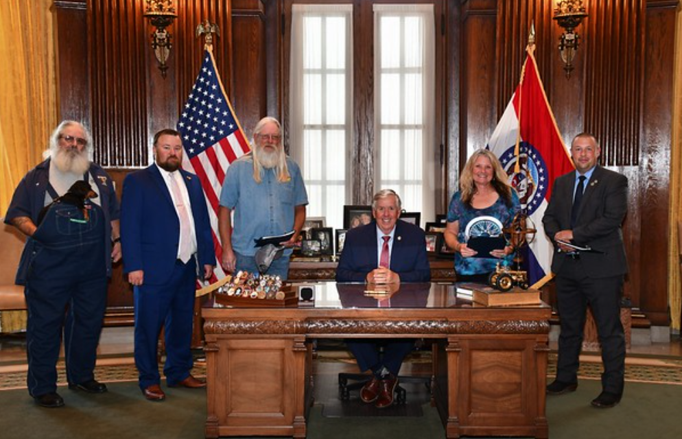 Governor signs bill to relax motorcycle helmet usage