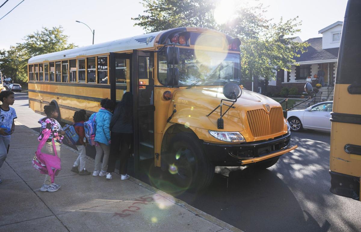 SLPS buses lack proper signage