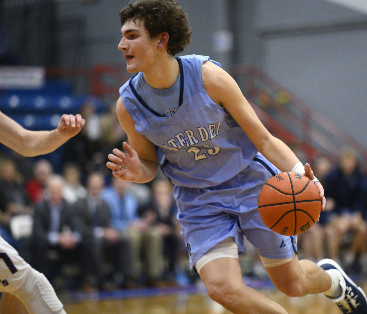 Mater Dei cruises past Breese Central, into Nashville Tournament final