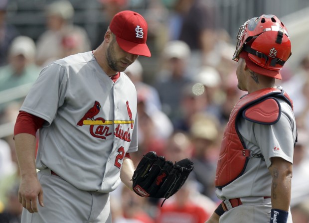 Cards' Molina catches his first bullpen session in camp