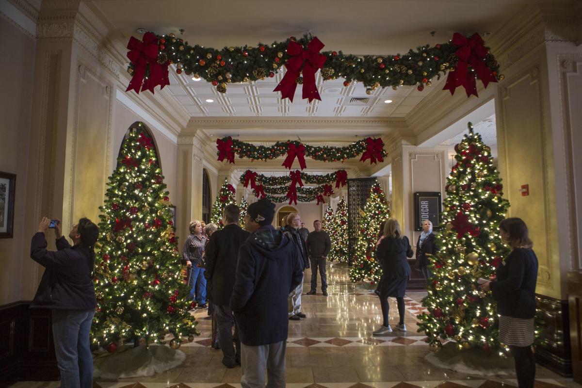 The List Central West End S Streets Hum With Holiday Hustle And Bustle Holidays Stltoday Com