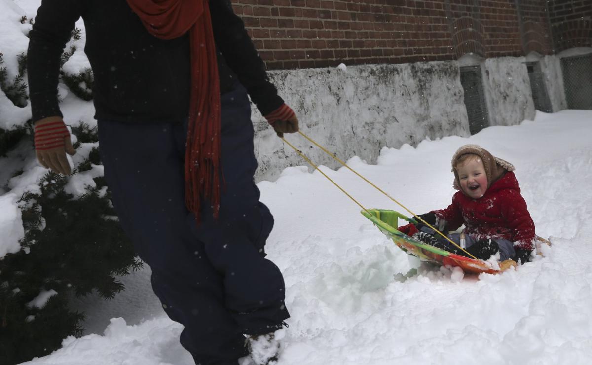 Snow Slams St Louis One Foot Of Snow Piles Up Across The Region