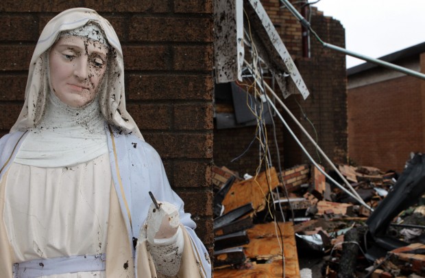 Joplin tornado turns city upside down
