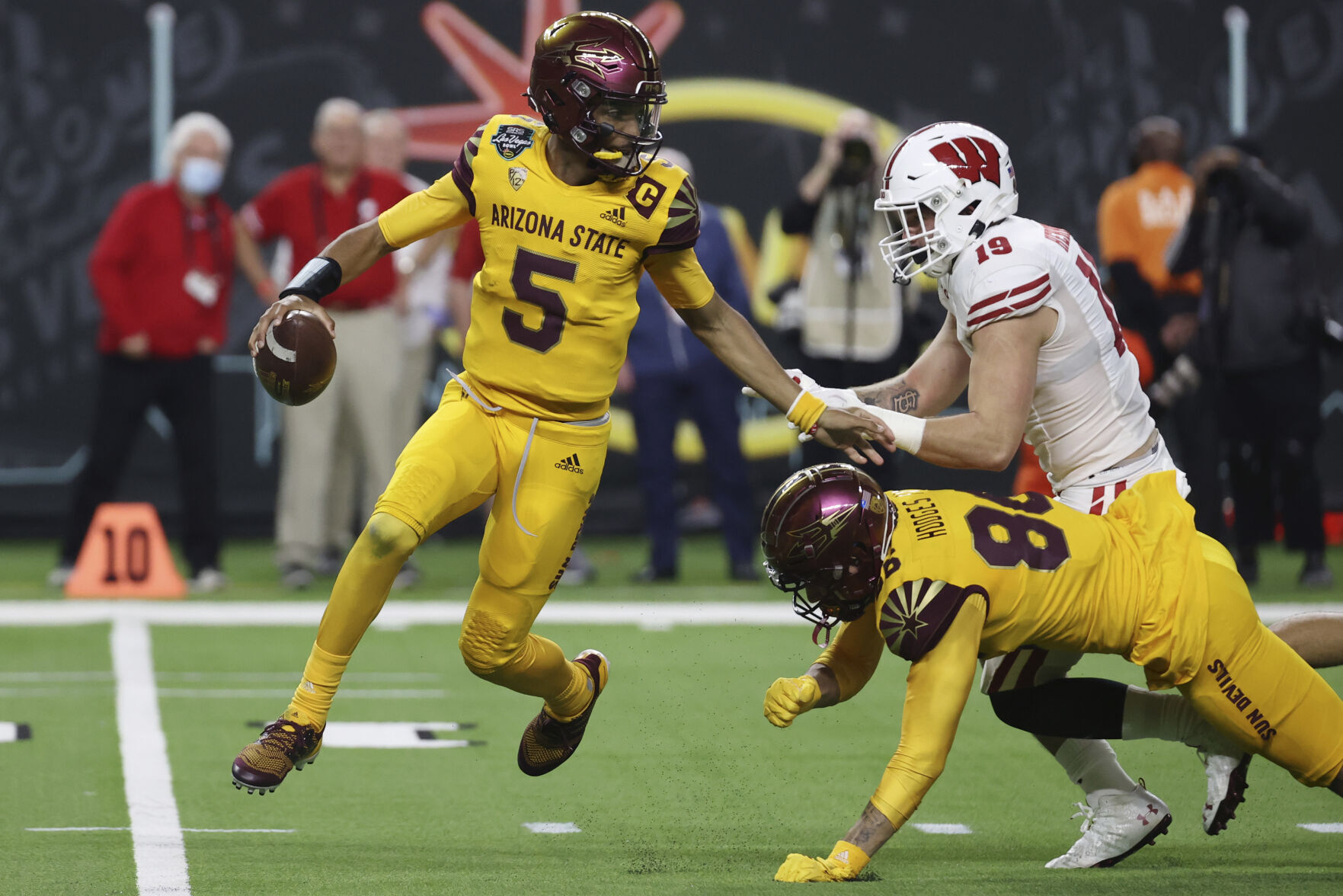 Tipsheet: Resurgent Big 12 tries to raid Pac-12, finish if off